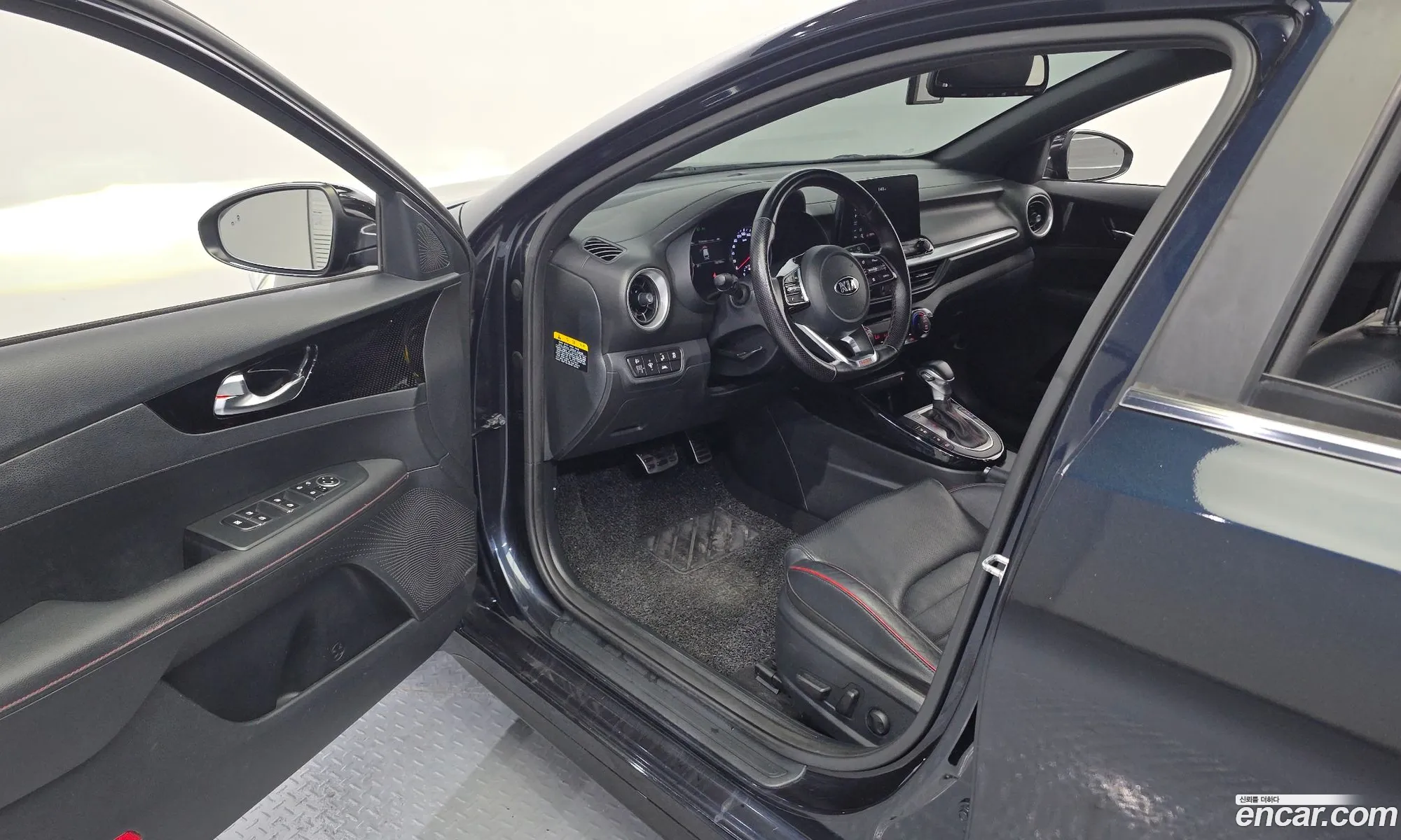 Kia K3 2019 KNAF4517GKA042437 — 10