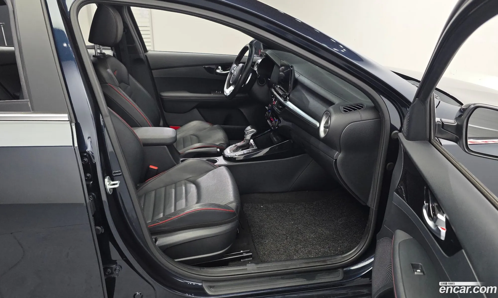 Kia K3 2019 KNAF4517GKA042437 — 3