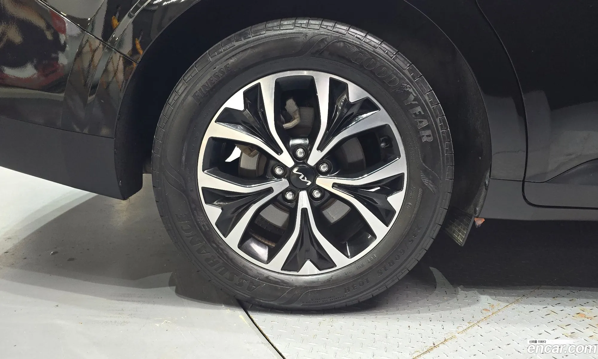 Kia Carnival 2023 KNANB813BPS294741 — 10