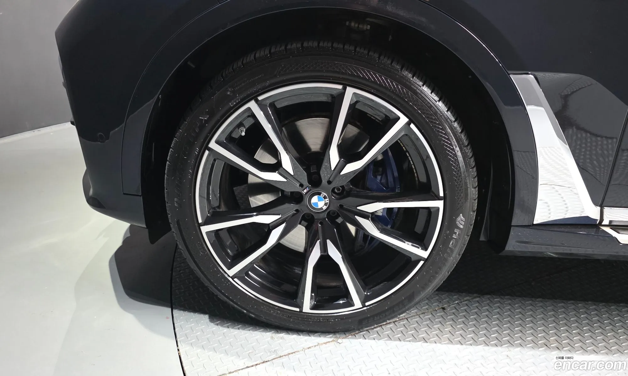 BMW X7 2021 WBATB410111111111 — 24
