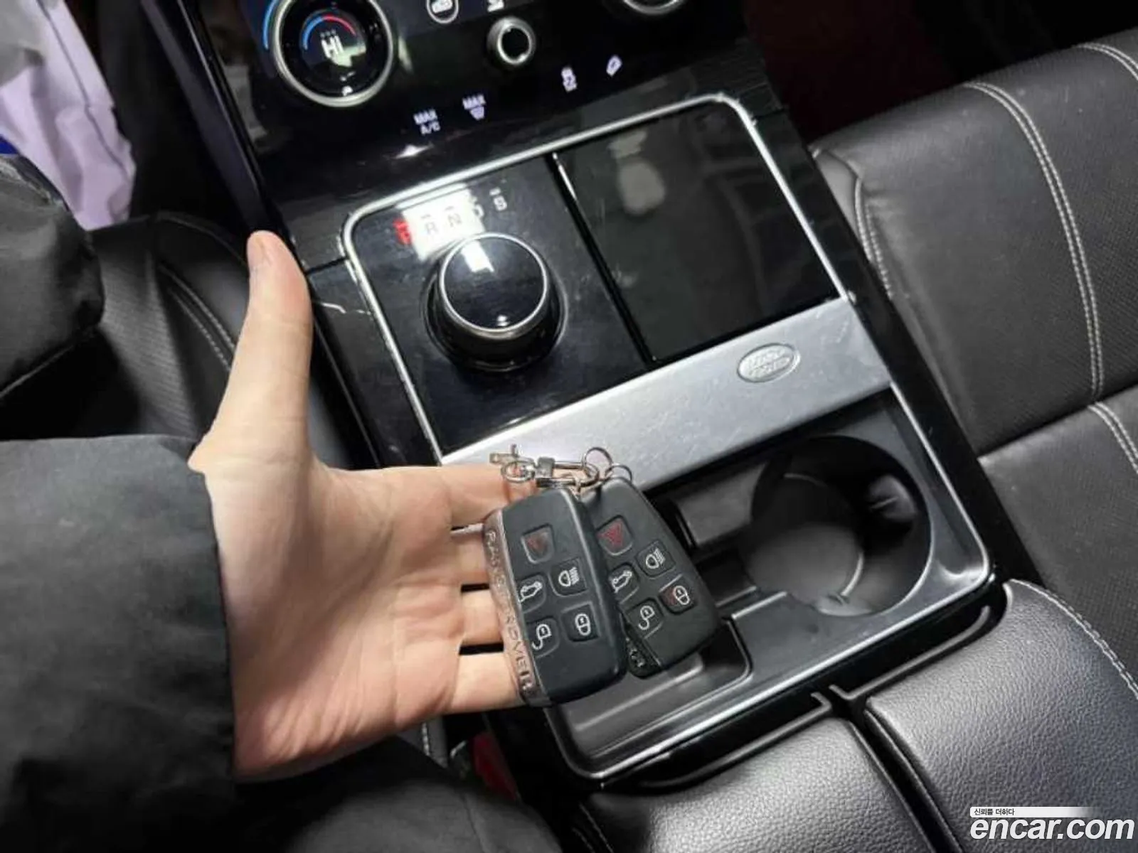 Land Rover Range Rover Velar 2017 — 19