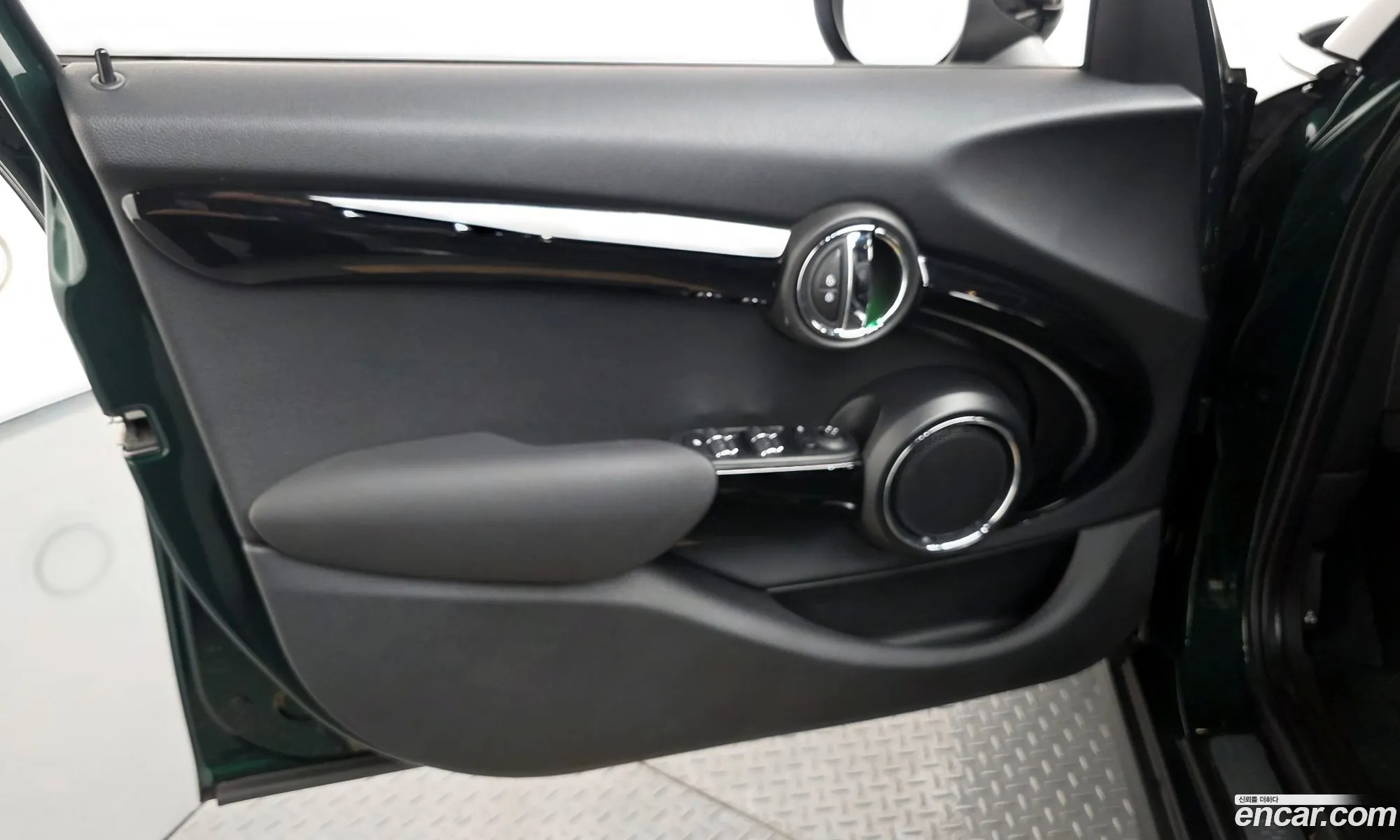 Mini Cooper S 2018 WMWXU310XK2D47121 — 2