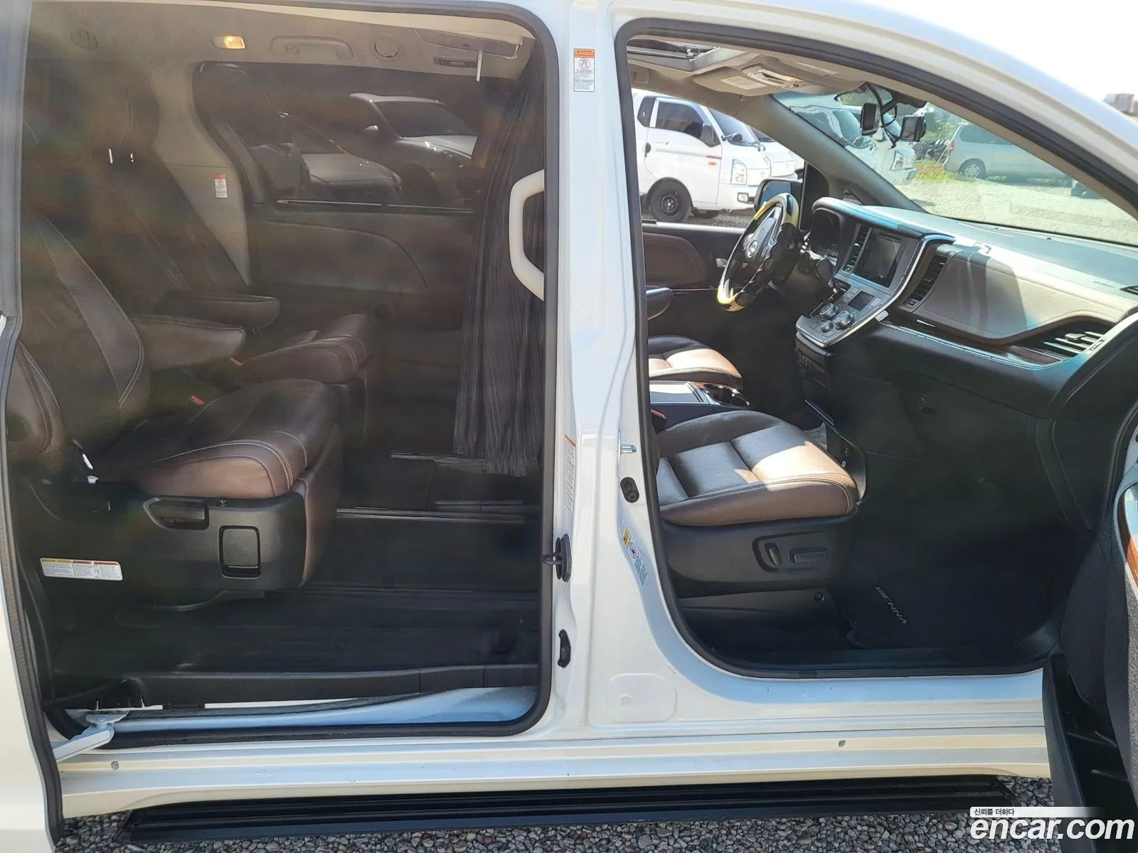 Toyota Sienna 2017 — 18