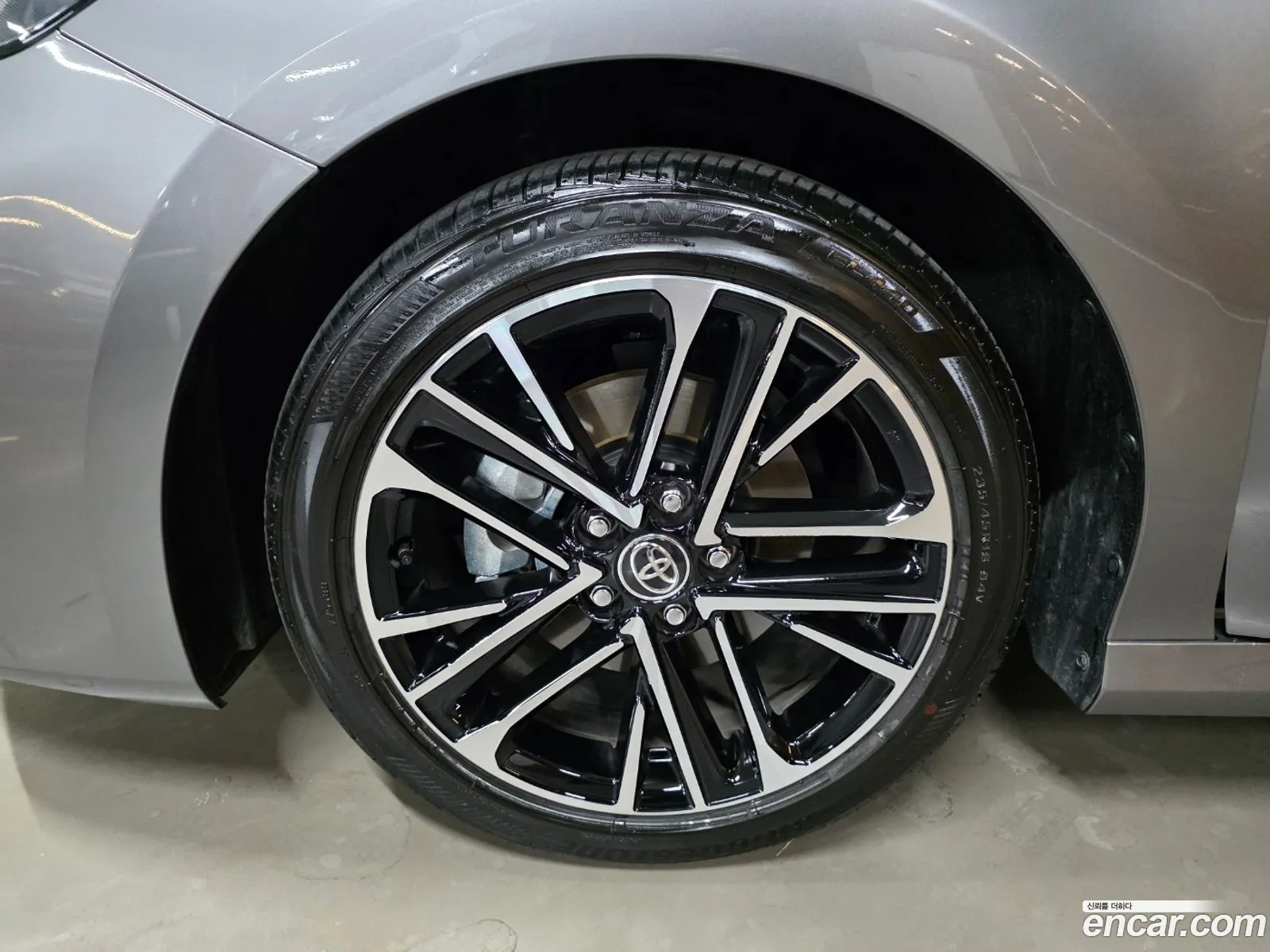 Toyota Camry 2025 — 4