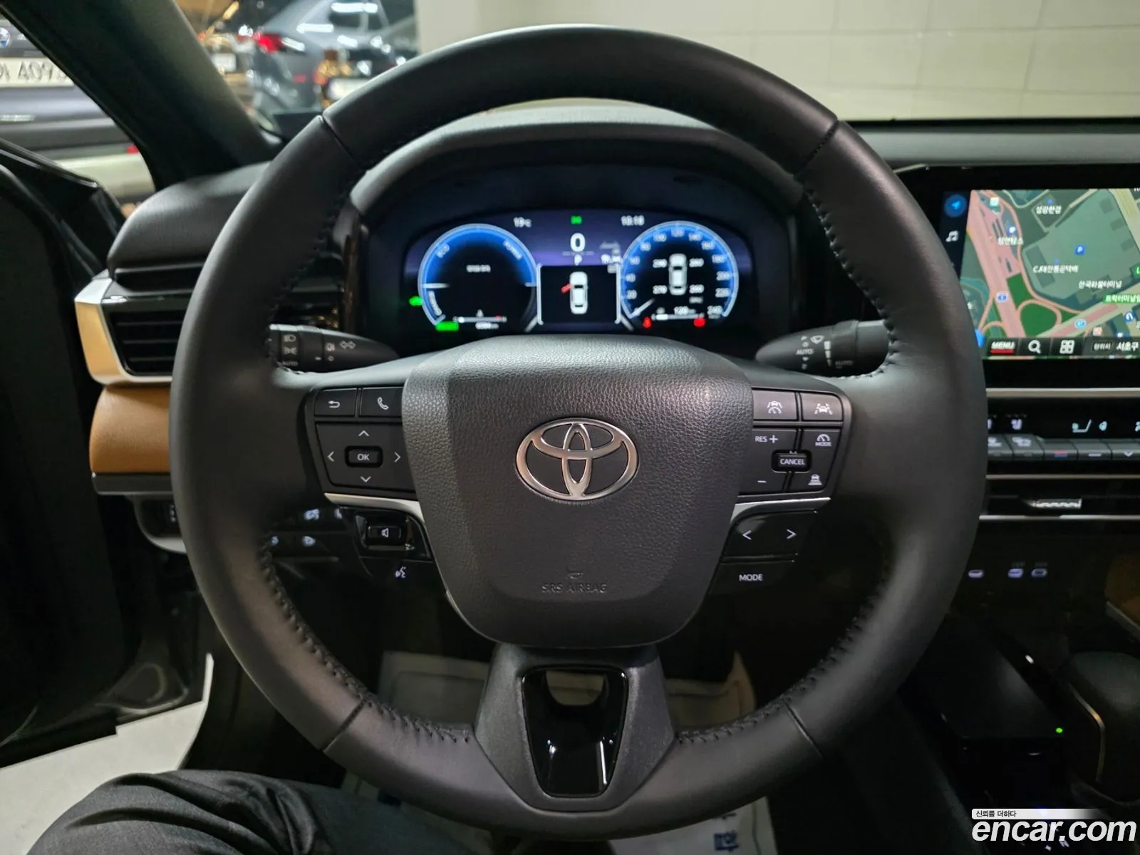 Toyota Camry 2025 — 17