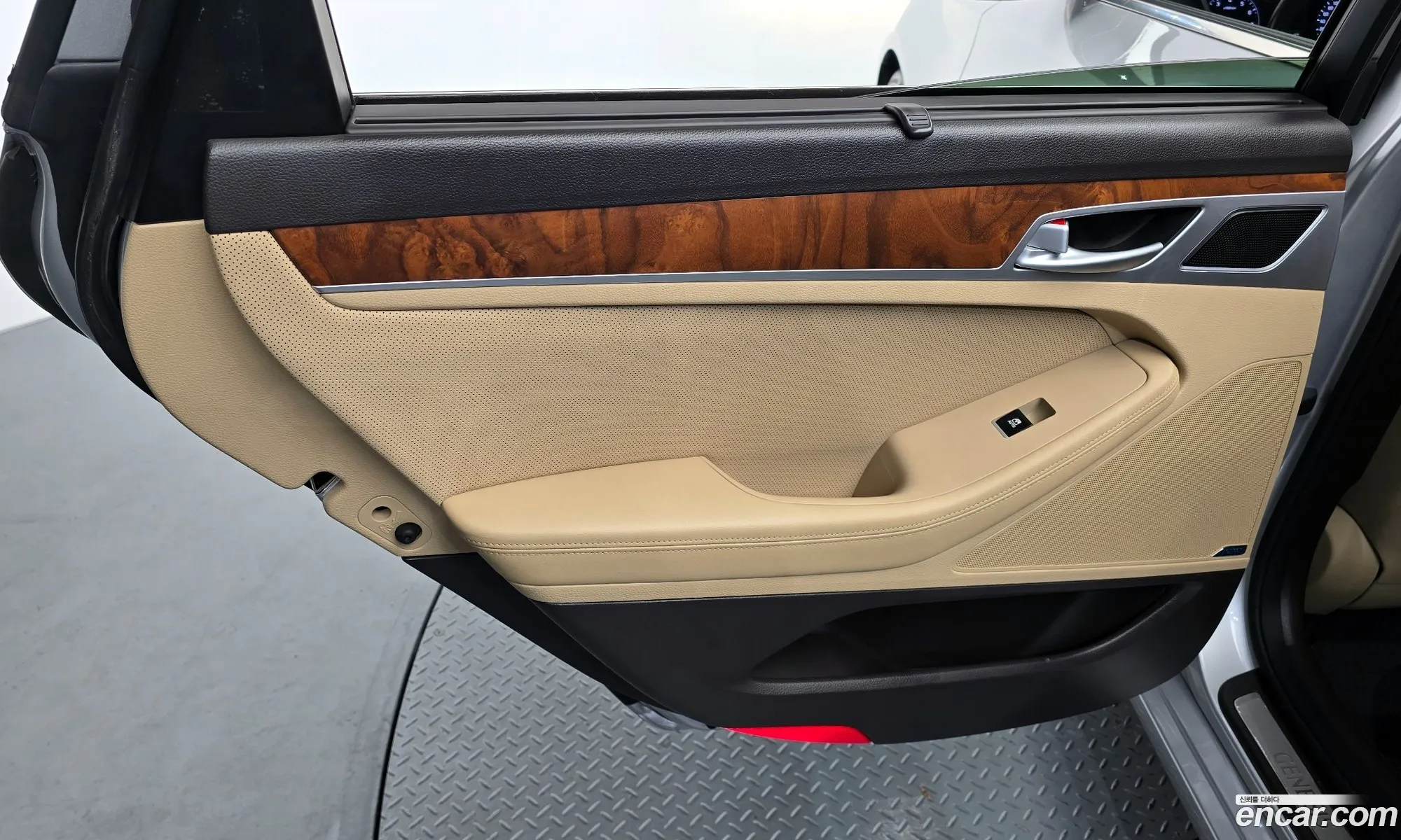 Hyundai Genesis DH 2014 — 17