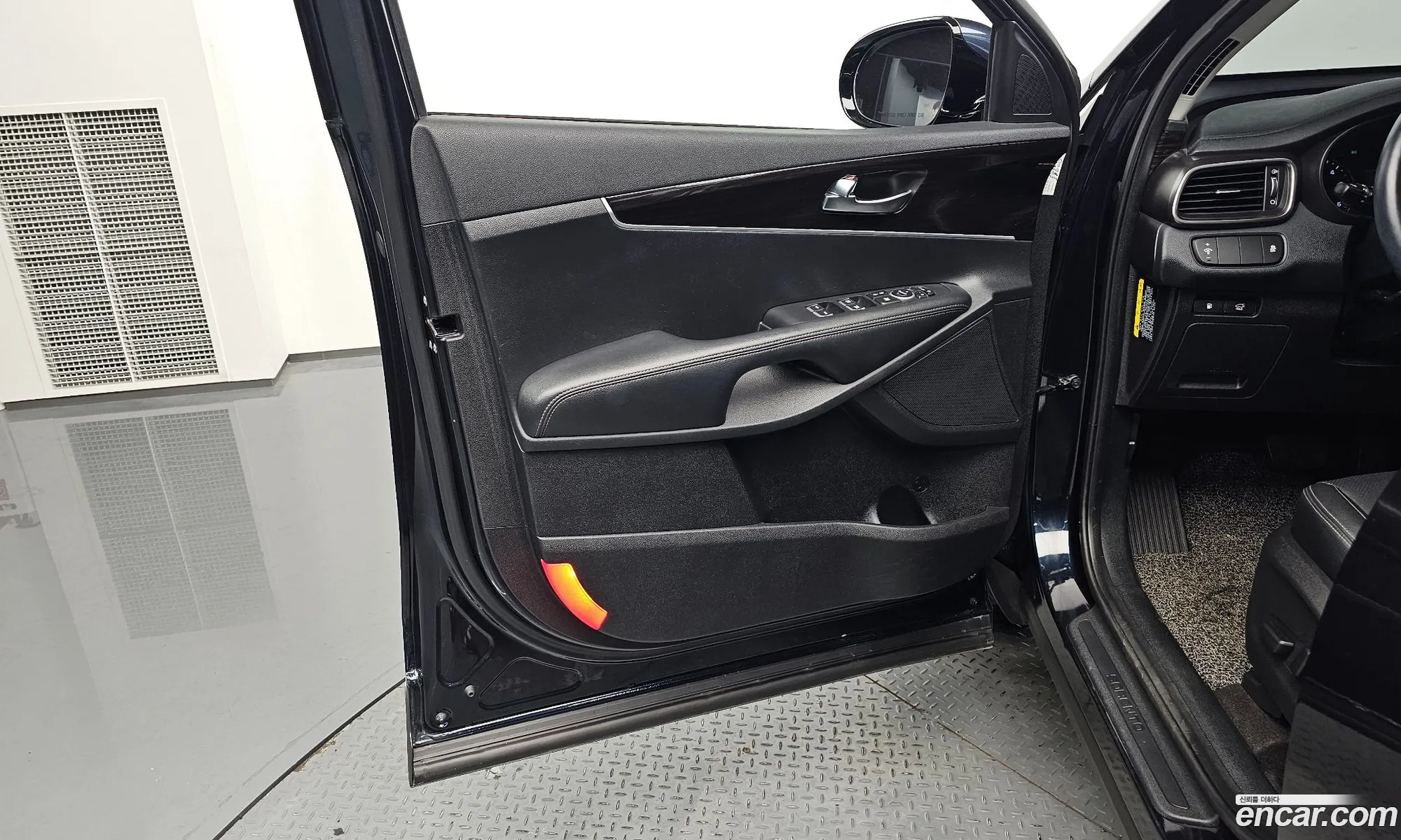 Kia Sorento 2018 KNAPS81ABJA441762 — 17