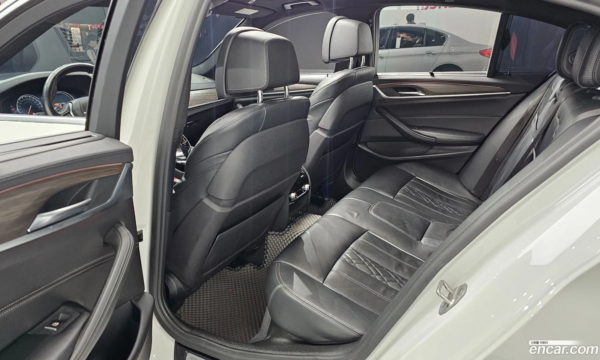 BMW 5 Series 2017 — 24