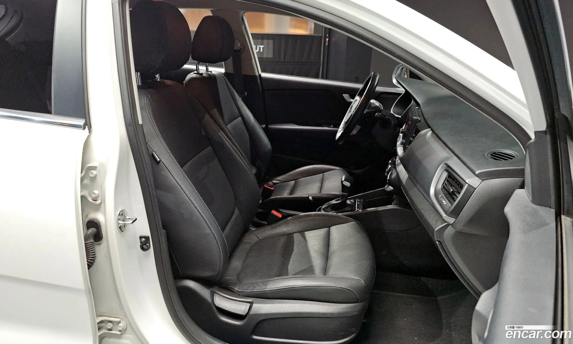 Kia Stonic 2018 KNADC815GJS144311 — 7