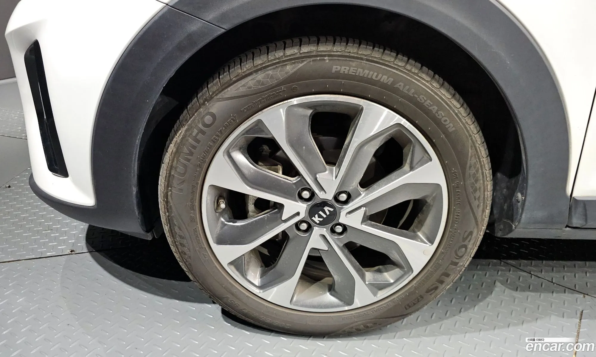 Kia Stonic 2018 KNADC815GJS144311 — 2