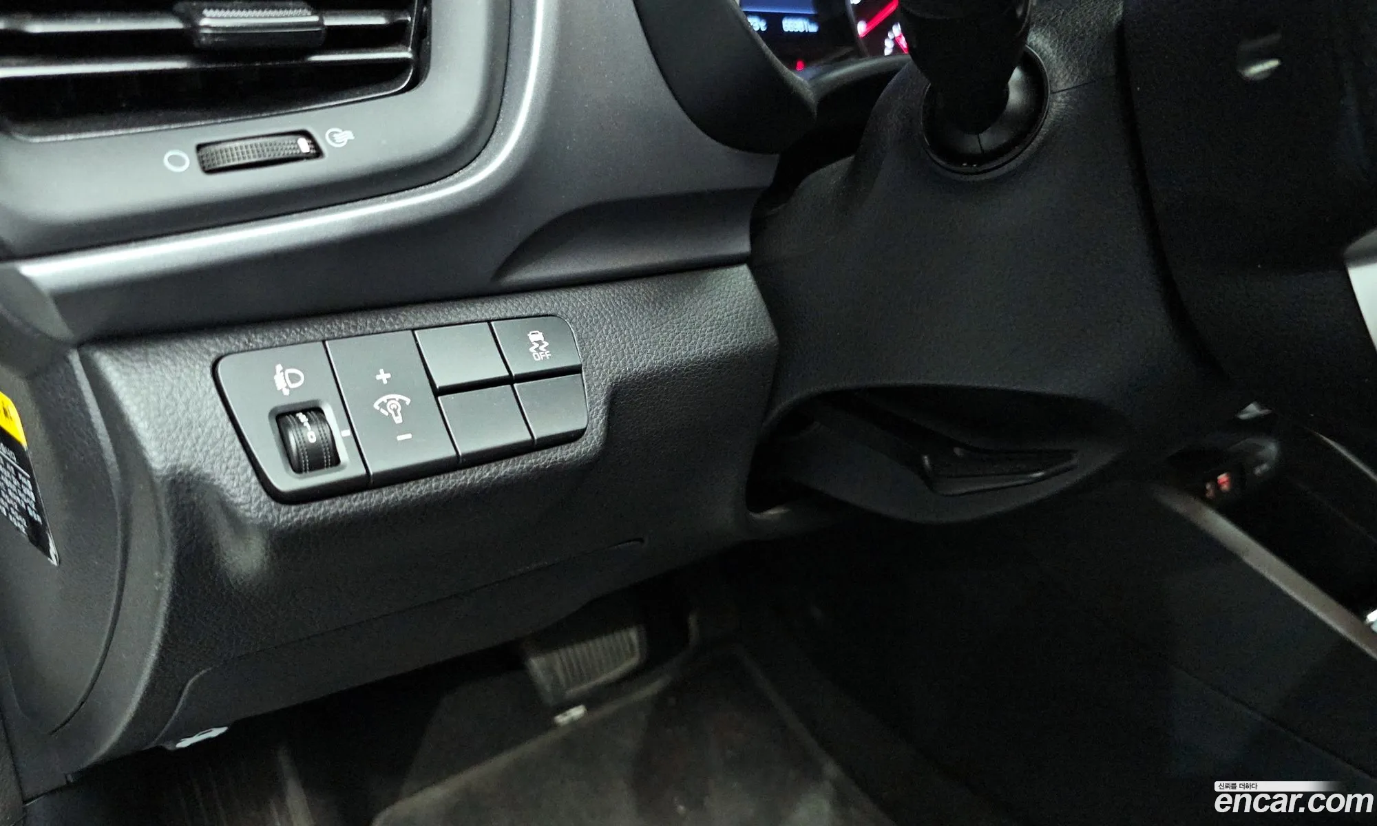 Kia Stonic 2018 KNADC815GJS144311 — 6