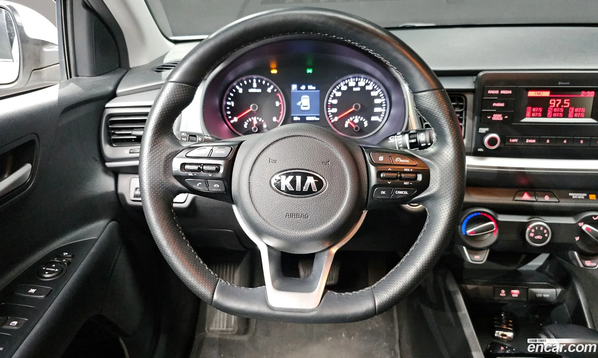 Kia Stonic 2018 KNADC815GJS144311 — 17