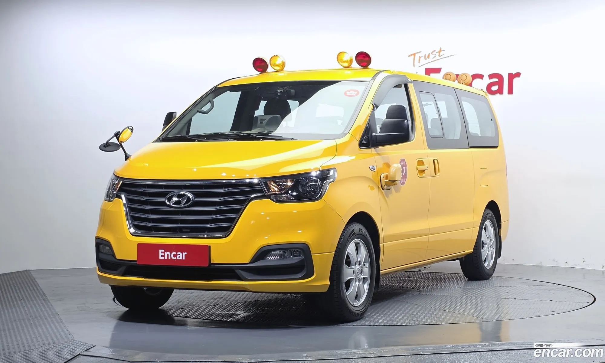 Hyundai Grand Starex 2018 KMJWA37TBKU025714 — 4