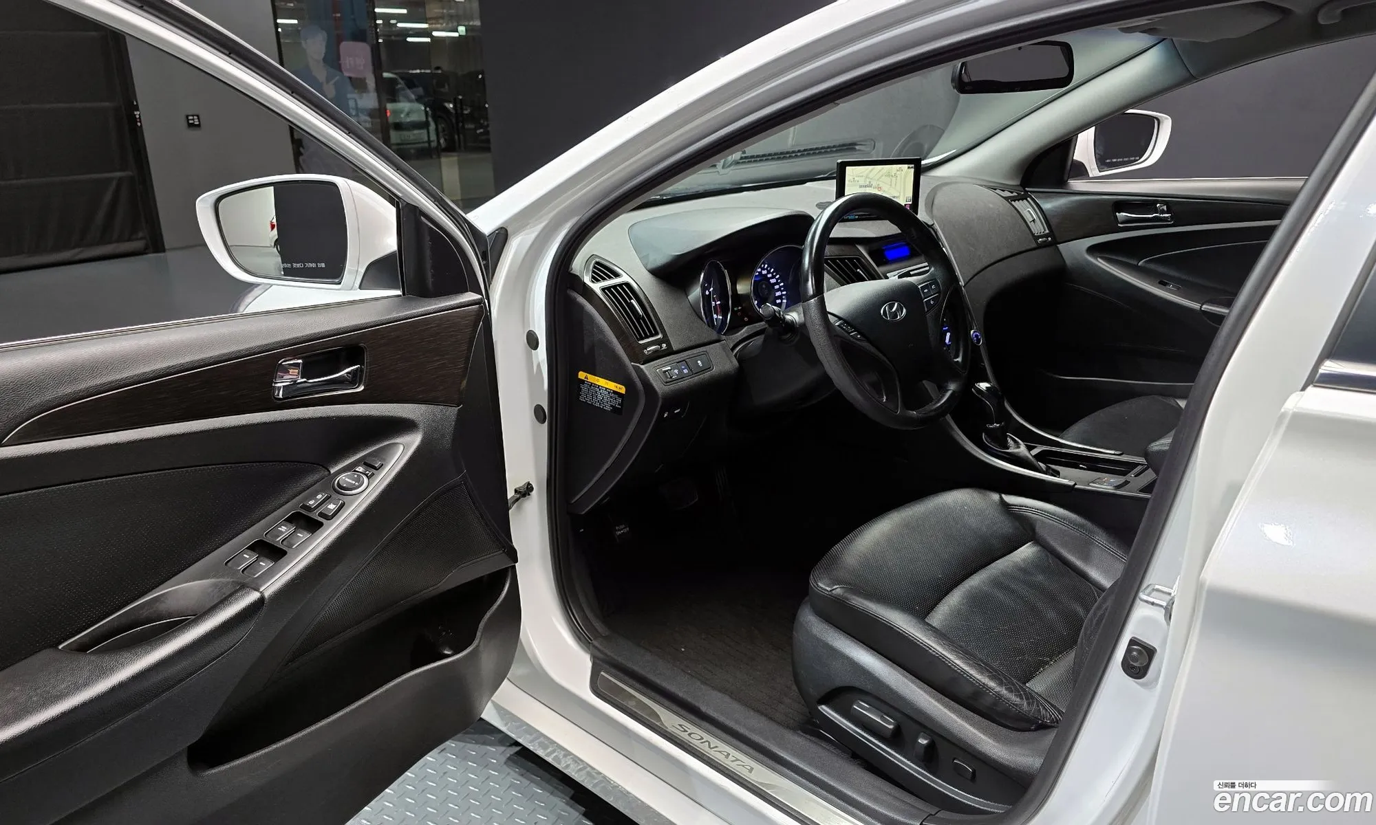 Hyundai YF Sonata 2012 KMHEC41ABCA429227 — 9