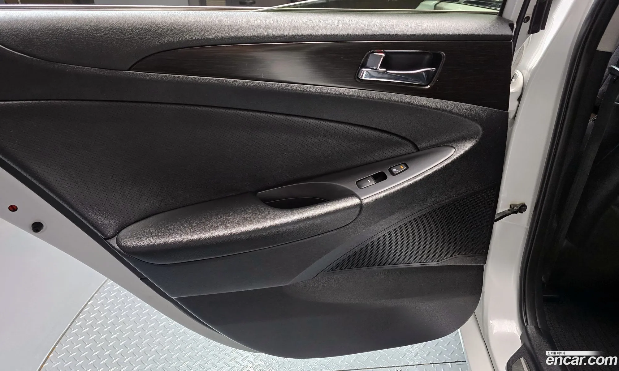 Hyundai YF Sonata 2012 KMHEC41ABCA429227 — 28