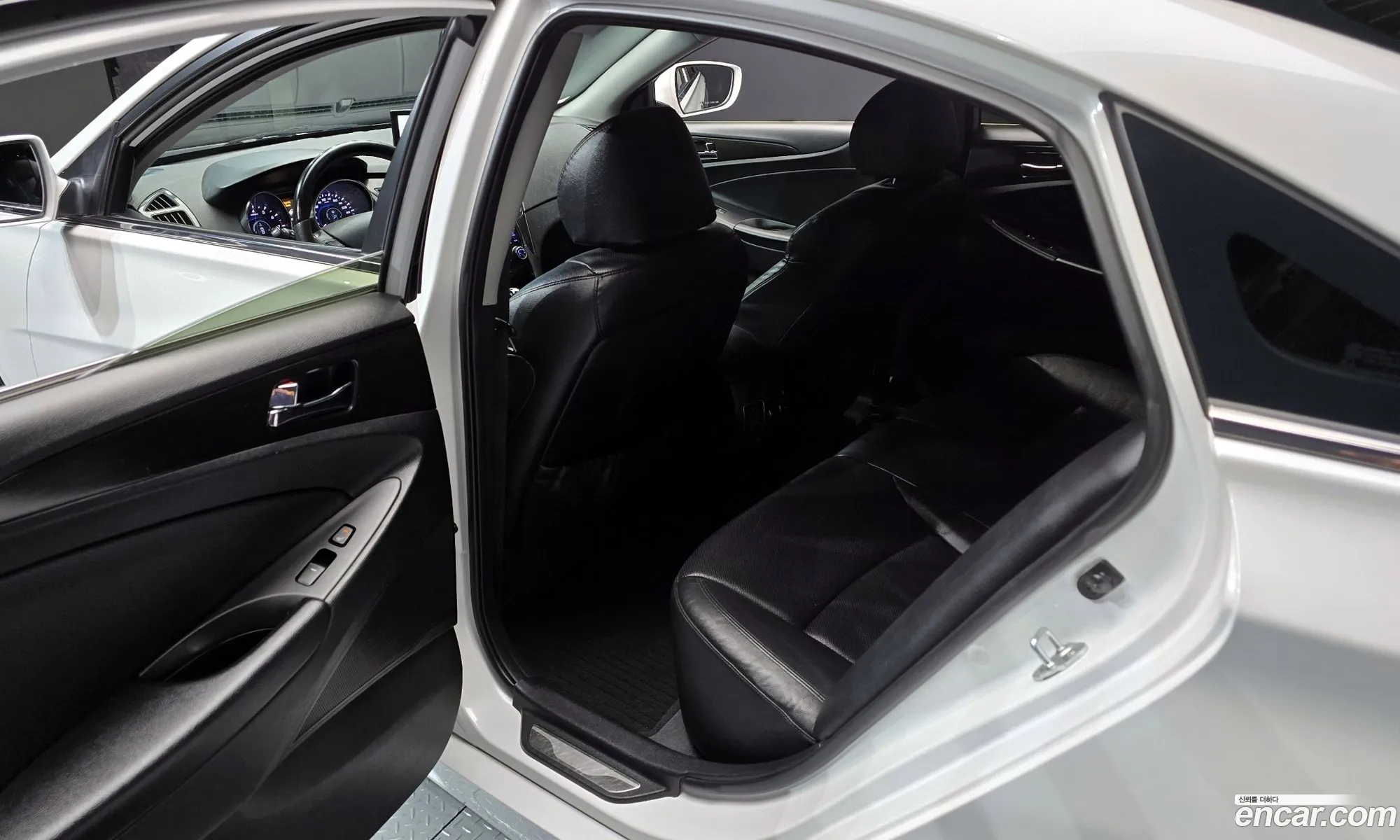 Hyundai YF Sonata 2012 KMHEC41ABCA429227 — 26
