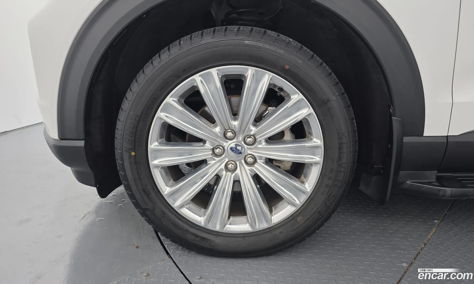 Ford Explorer 6th Gen 2019 1FMSK8FHXLGA72832 — 2