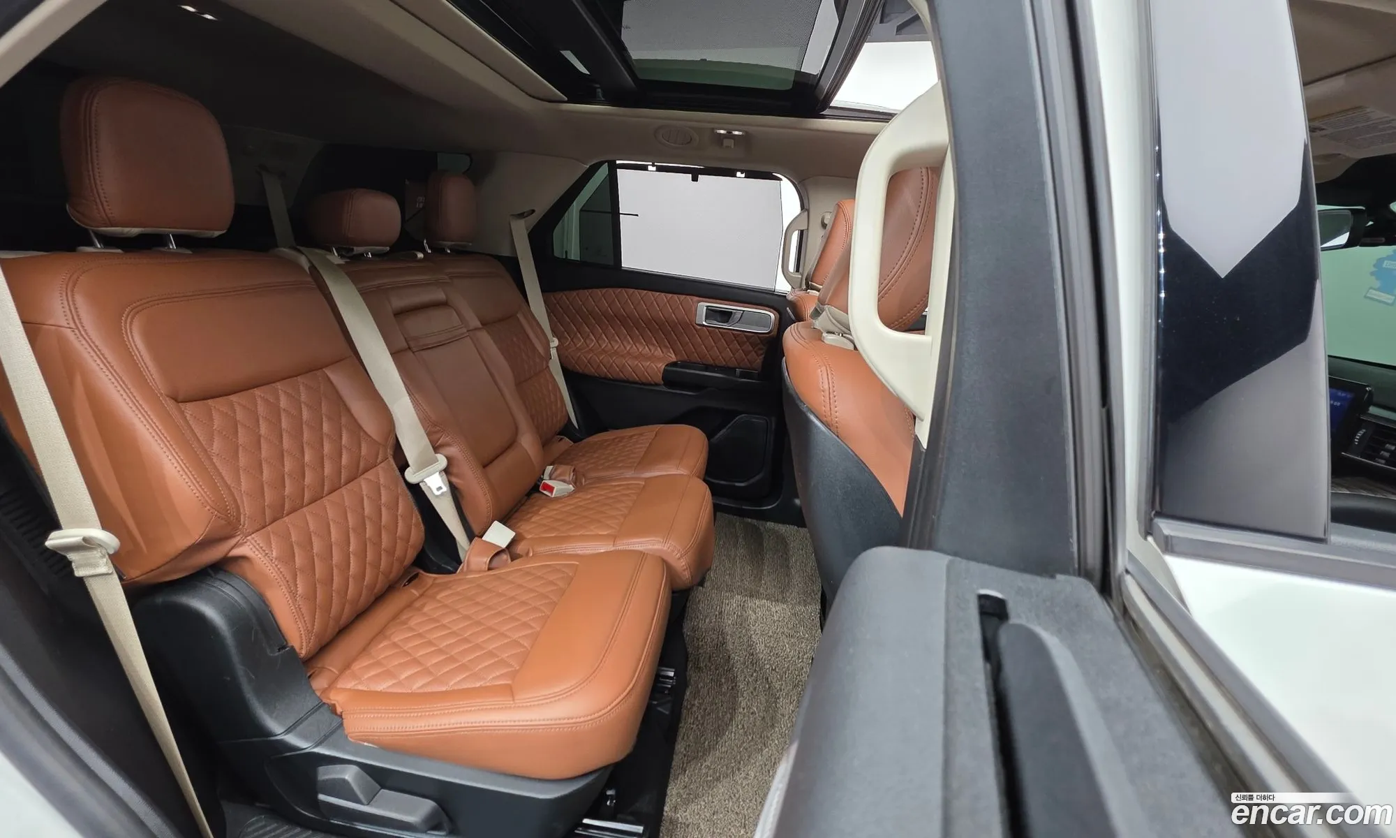 Ford Explorer 6th Gen 2019 1FMSK8FHXLGA72832 — 4