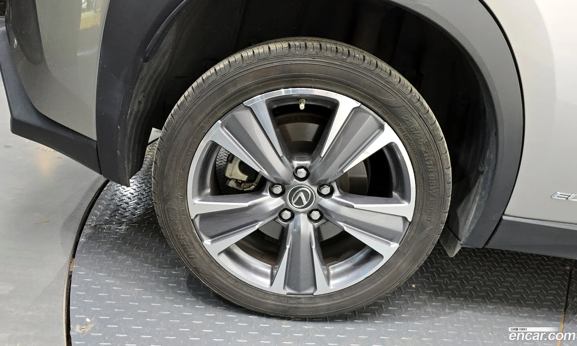 Lexus UX300e 2022 JTHAAABH1N2010394 — 2