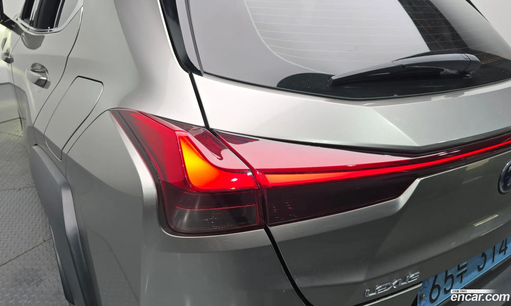 Lexus UX300e 2022 JTHAAABH1N2010394 — 10