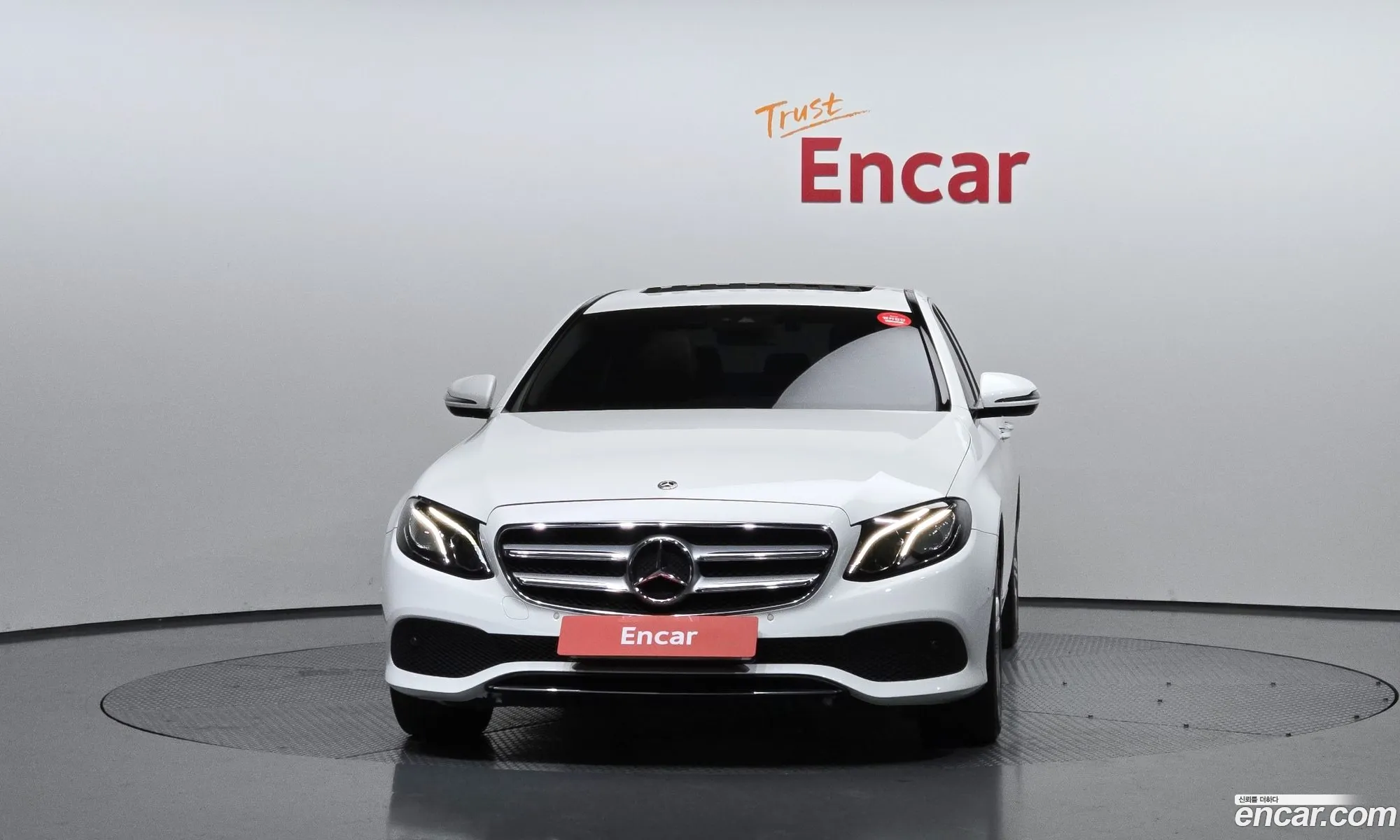 Mercedes-Benz E-Class W213 2018 WDDZF4CB2JA402470 — 3