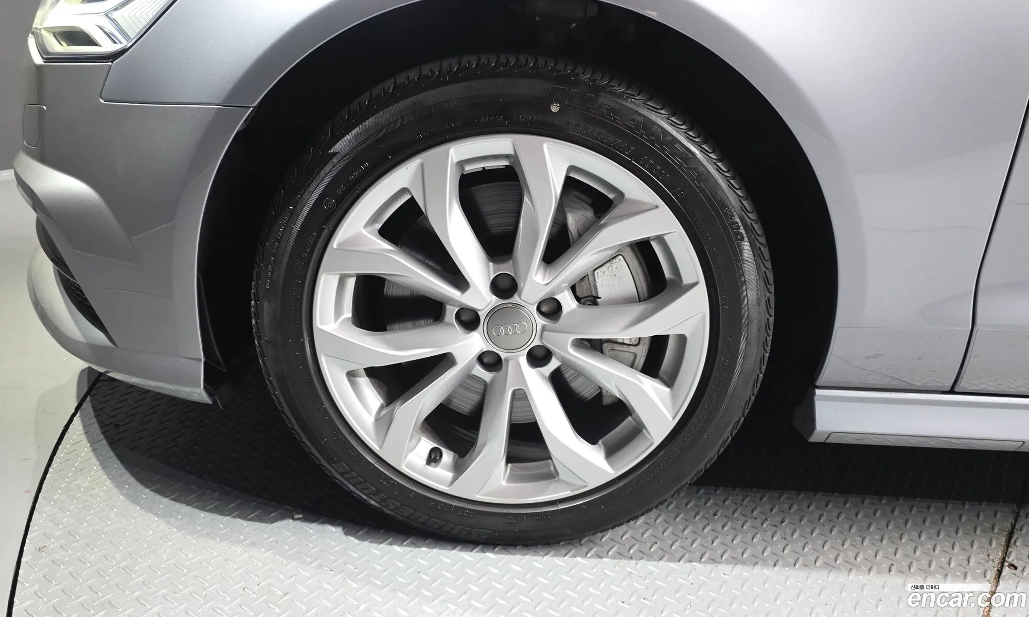Audi A6 2018 WAUZZZ4G4JN136139 — 24