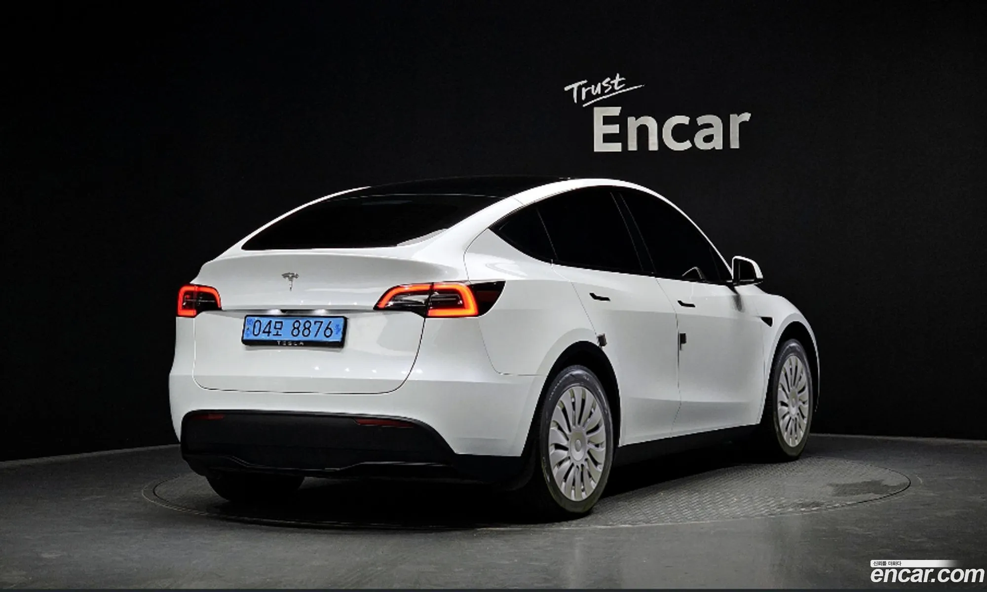 Tesla Model Y 2024 — 2
