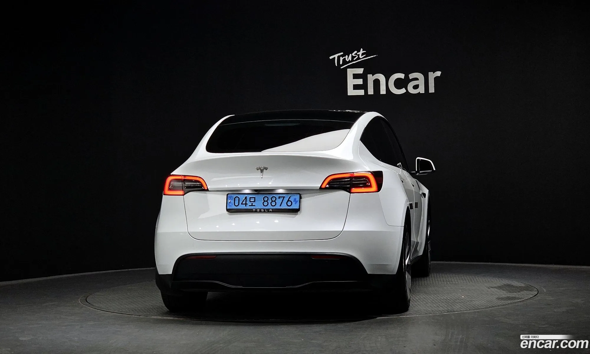 Tesla Model Y 2024 — 17