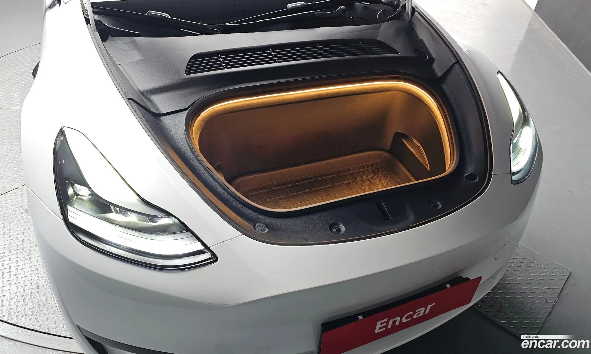 Tesla Model Y 2024 — 14