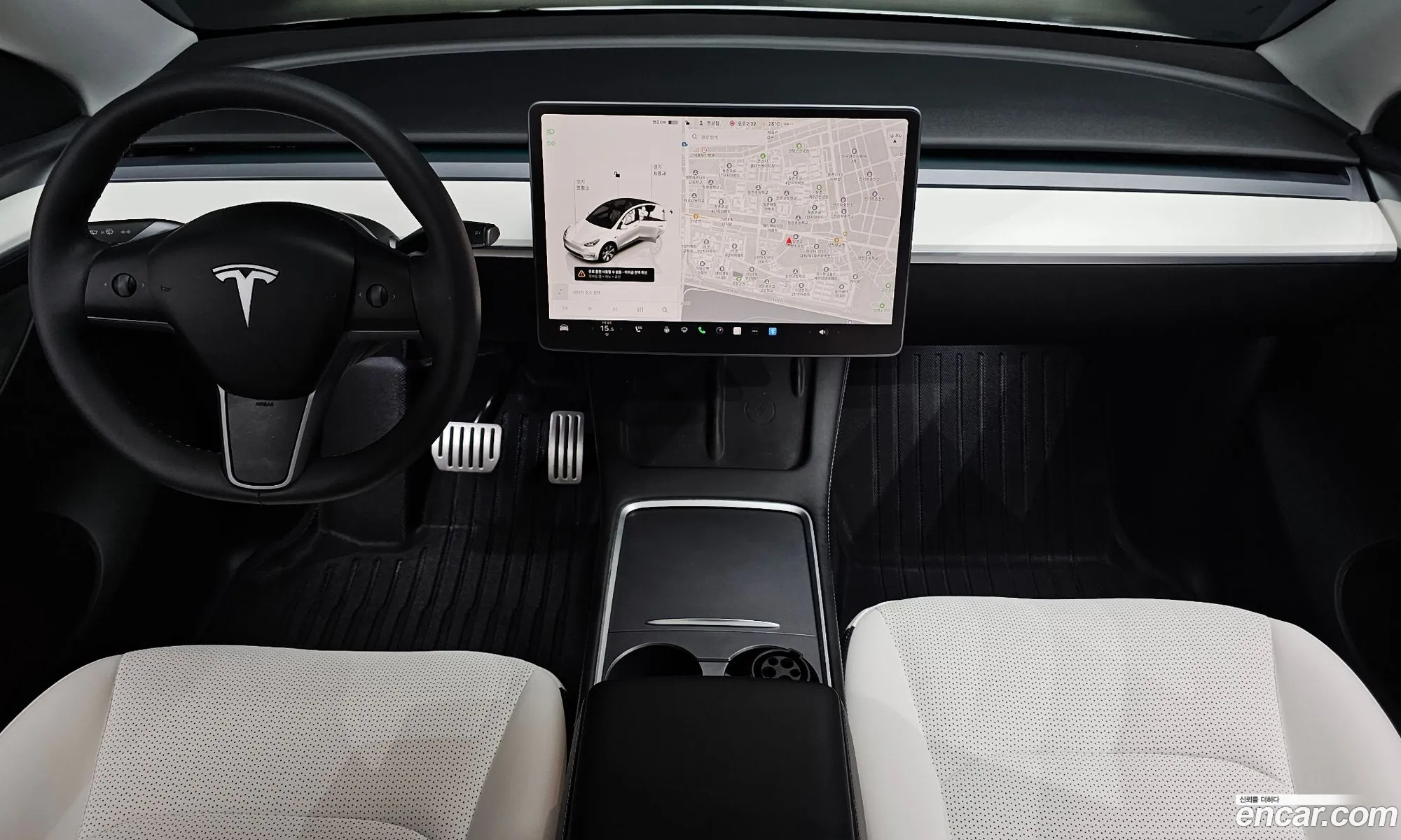 Tesla Model Y 2024 — 18