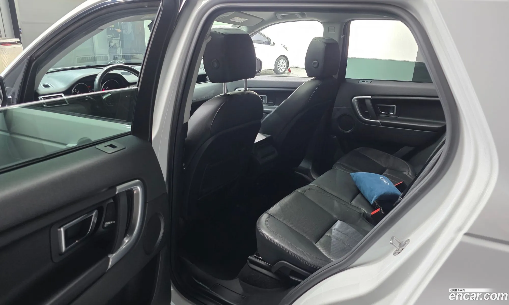 Land Rover Discovery Sport 2017 — 12