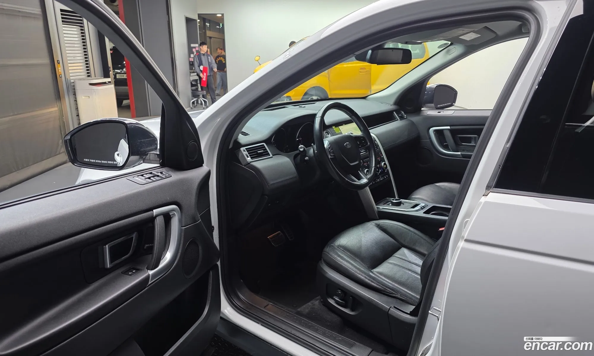 Land Rover Discovery Sport 2017 — 32