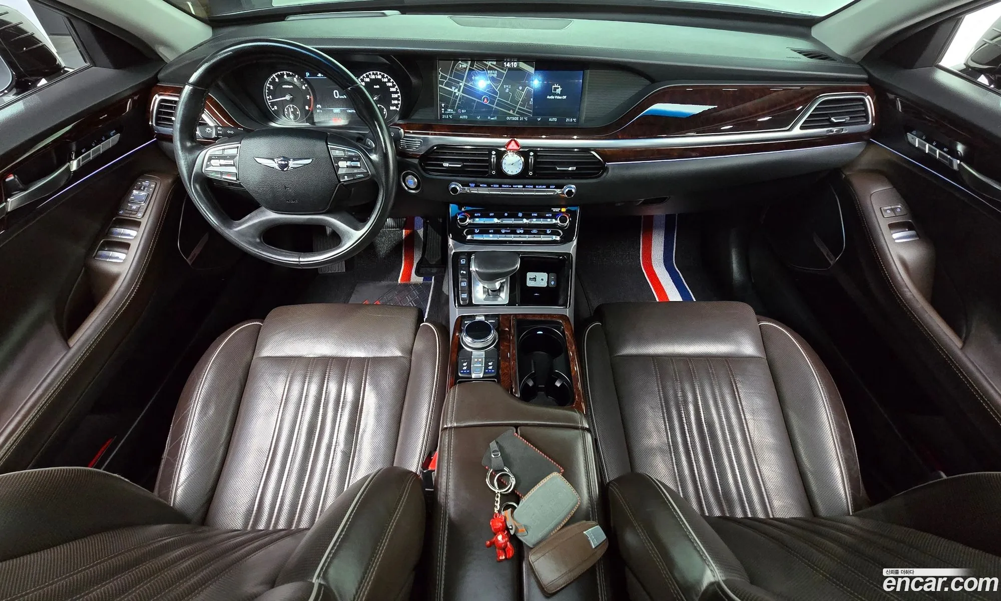 Genesis EQ900 2016 — 32