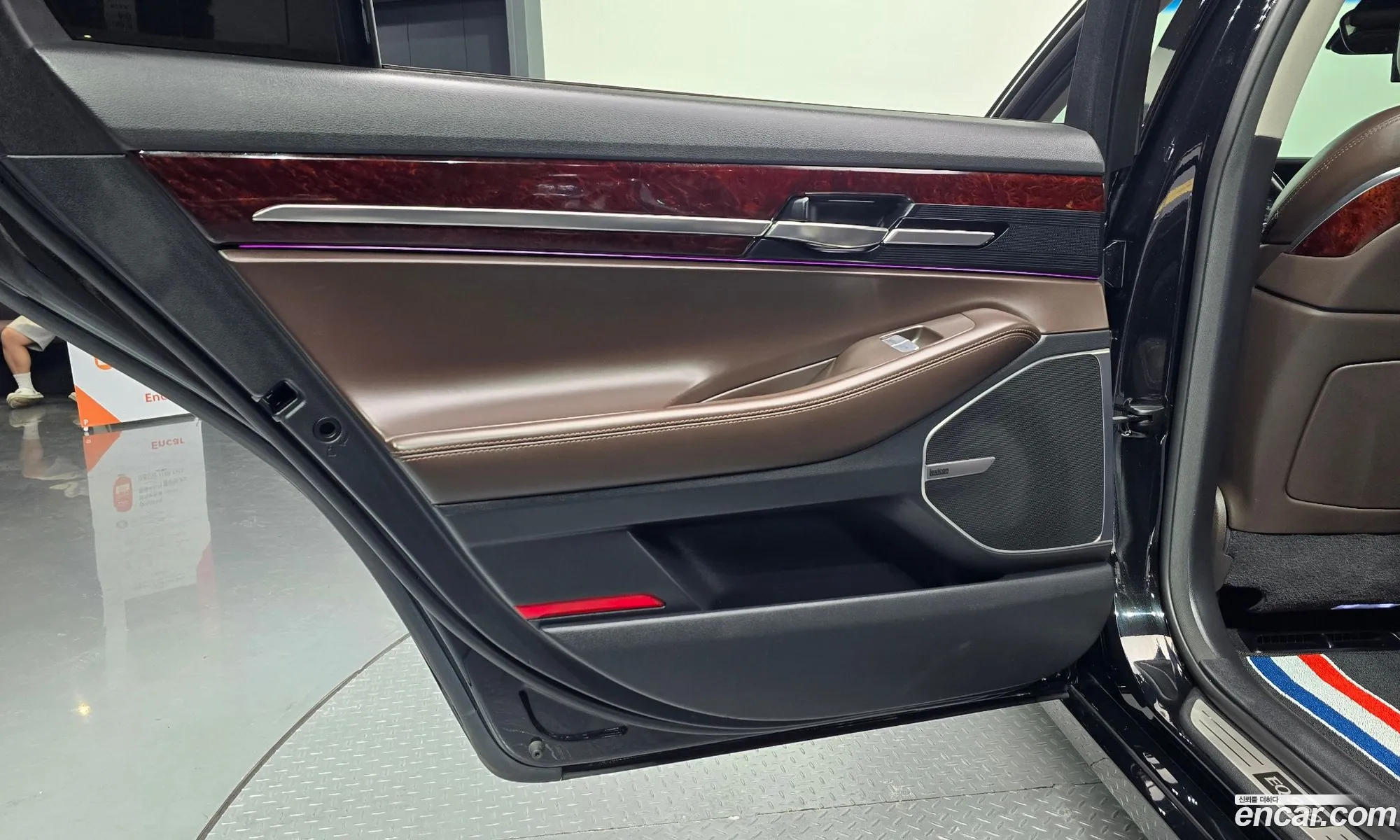Genesis EQ900 2016 — 2
