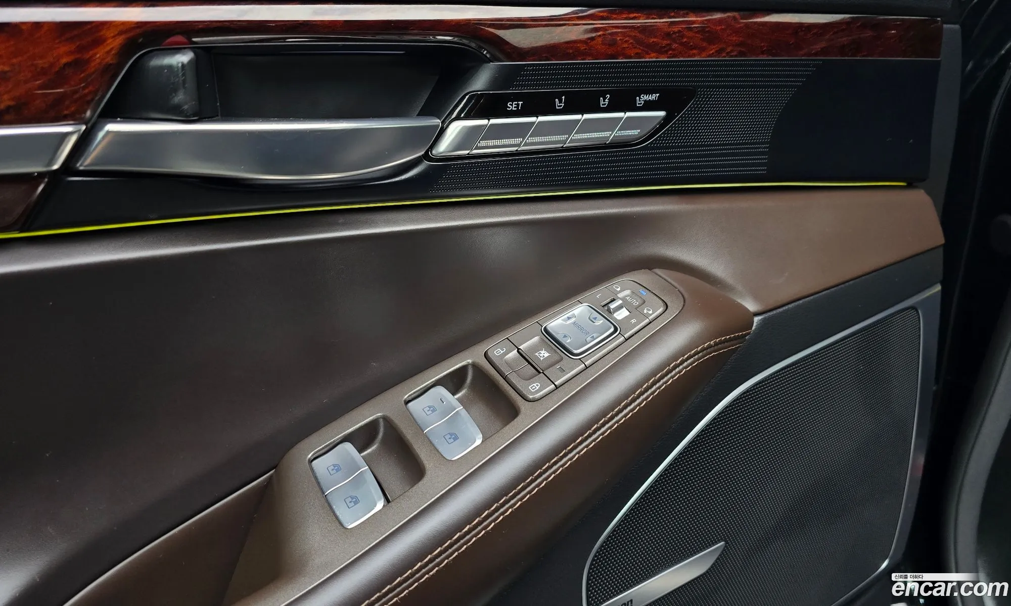 Genesis EQ900 2016 — 19