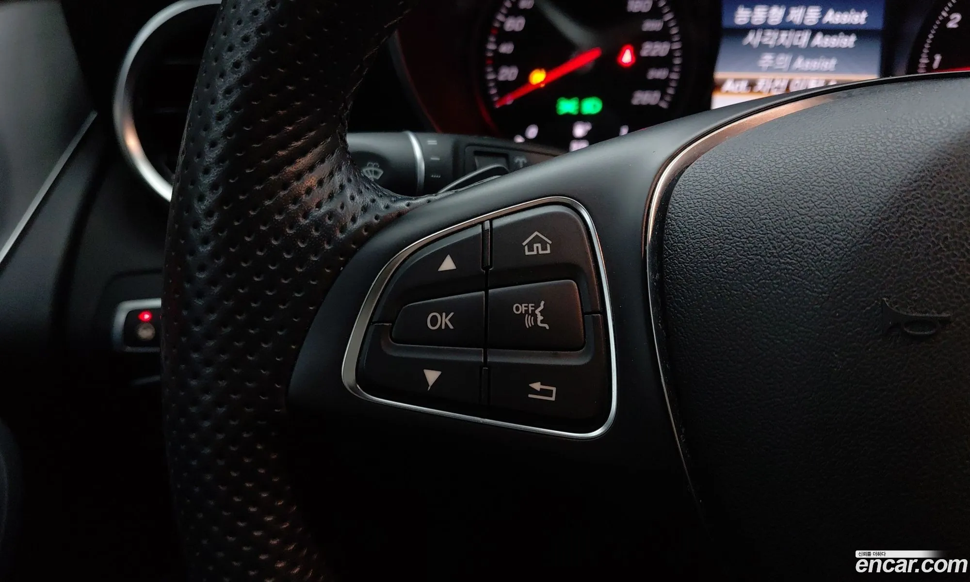 Mercedes-Benz GLC-Class X253 2018 — 12