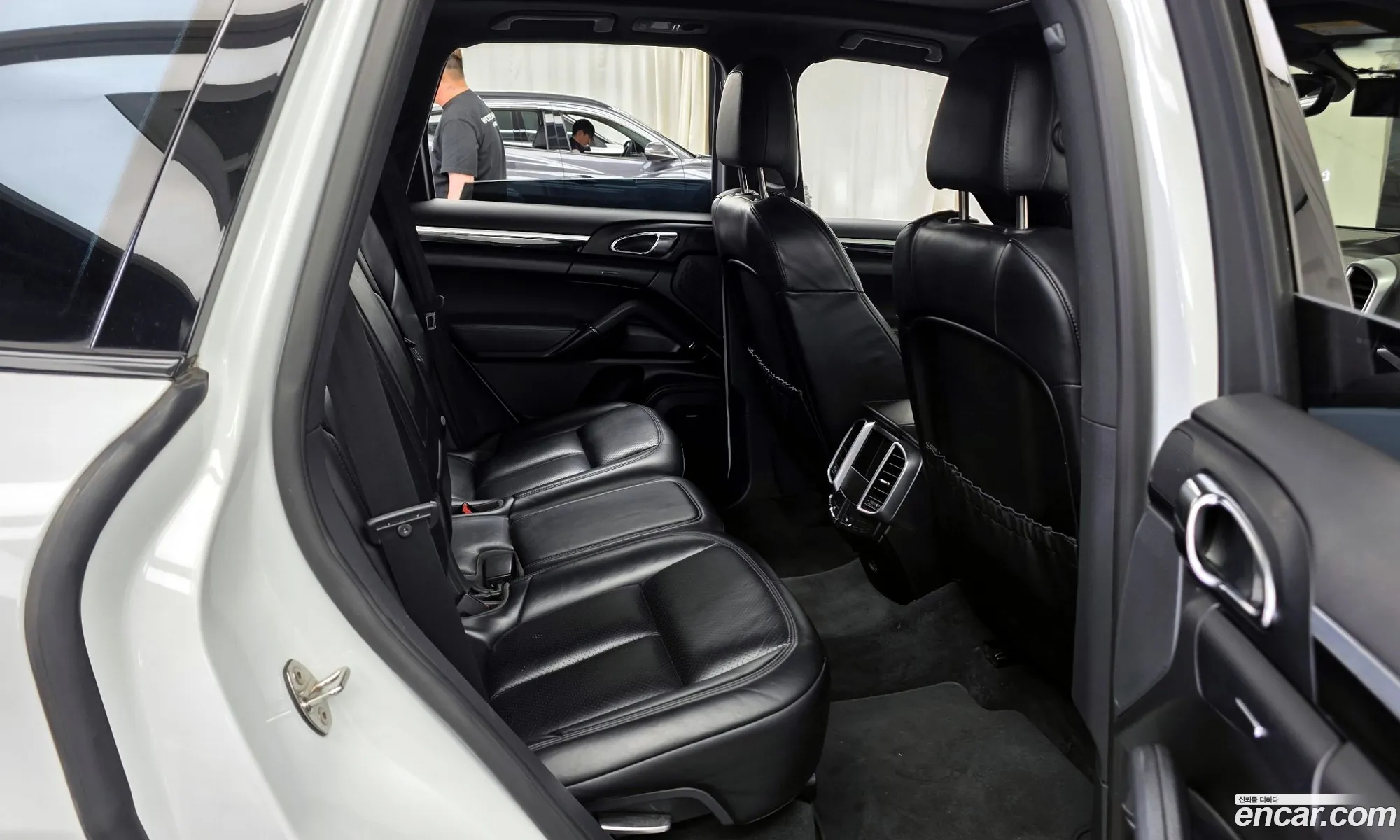 Porsche Cayenne 2017 WP1AF2922HLA32685 — 12