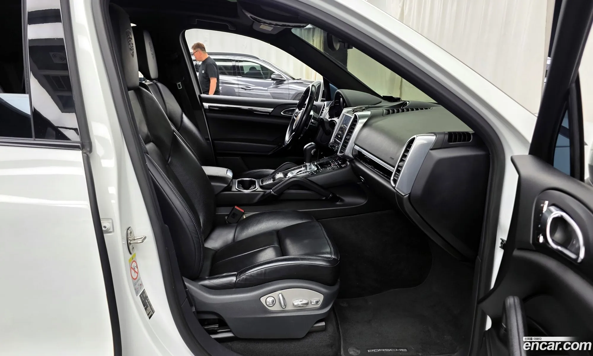 Porsche Cayenne 2017 WP1AF2922HLA32685 — 8