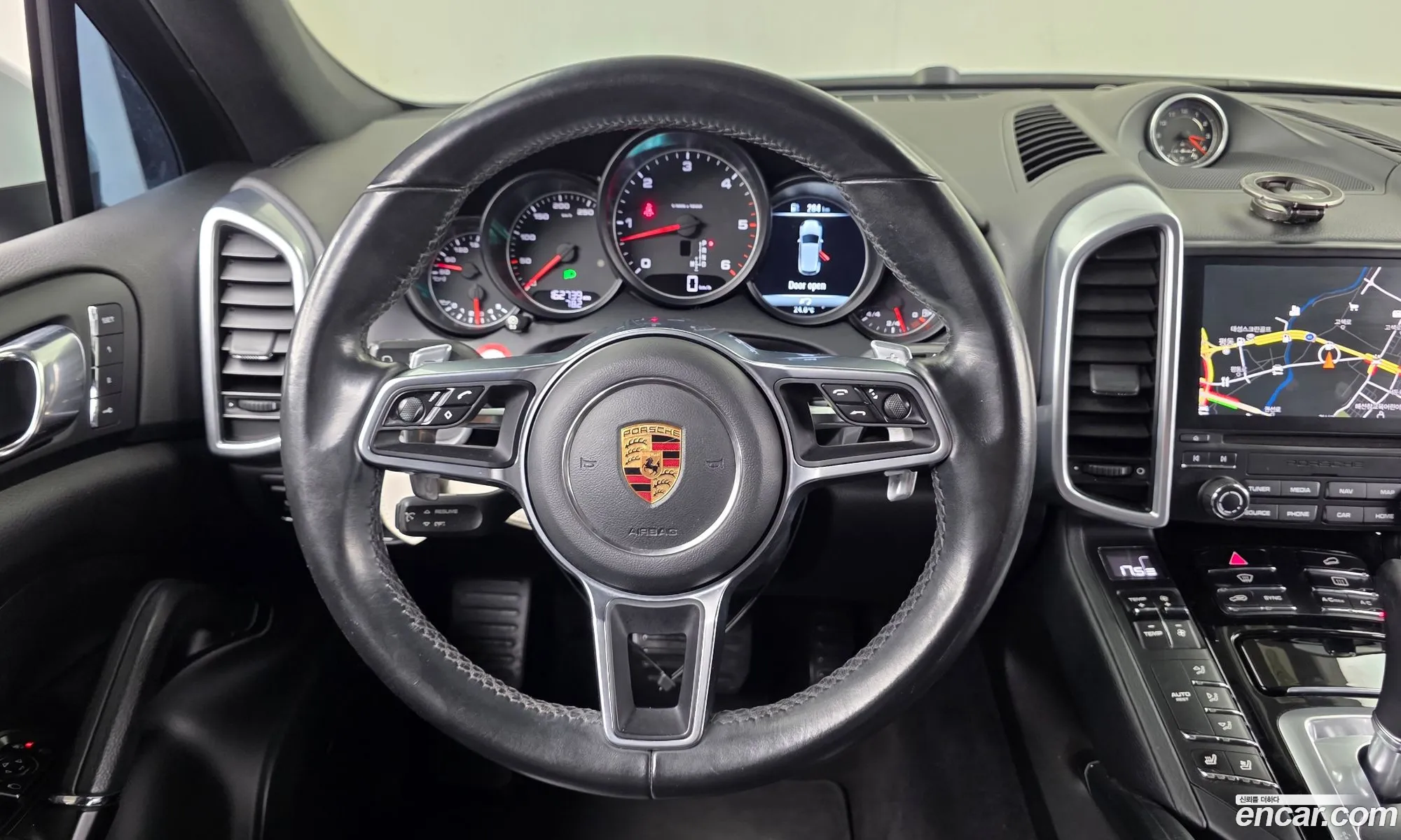 Porsche Cayenne 2017 WP1AF2922HLA32685 — 16