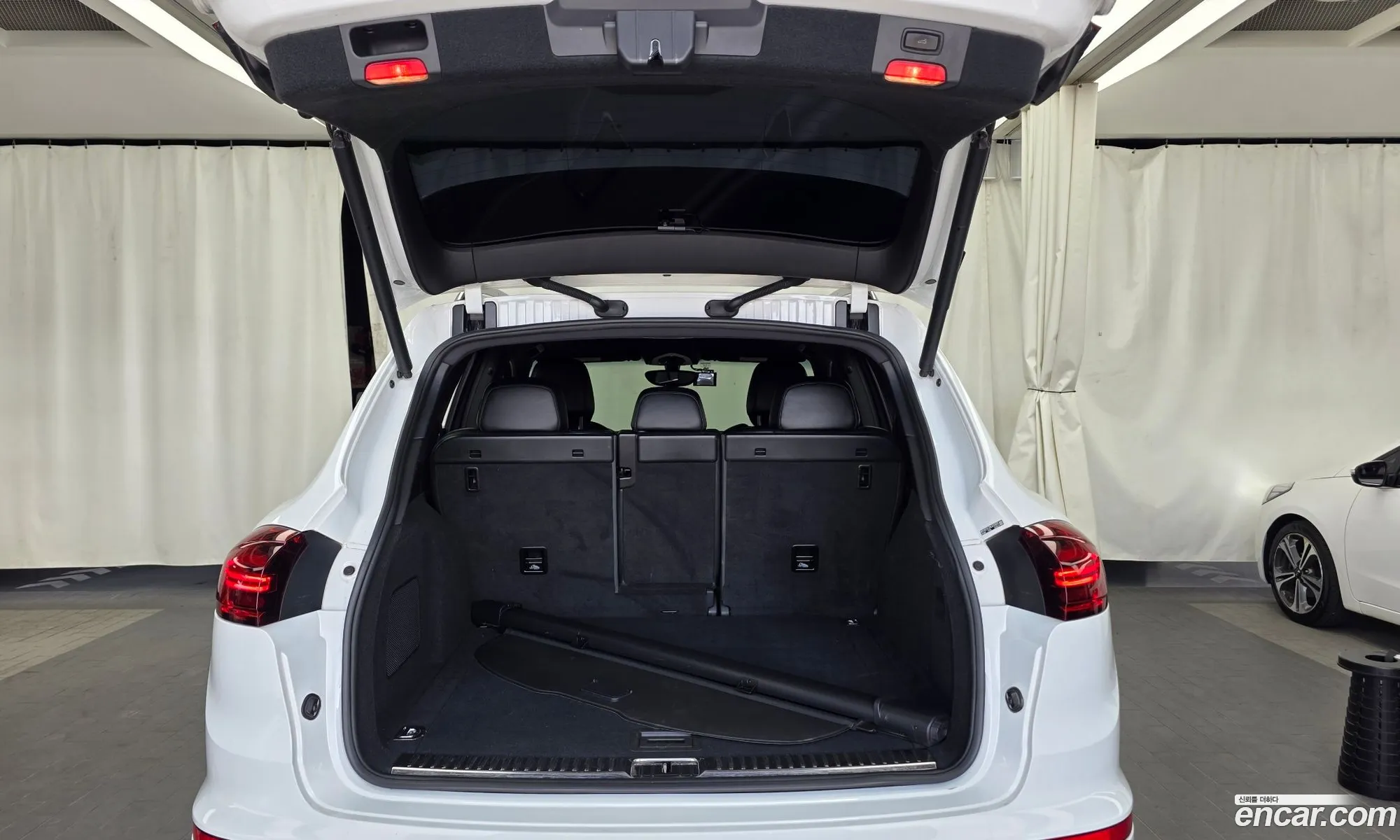 Porsche Cayenne 2017 WP1AF2922HLA32685 — 7
