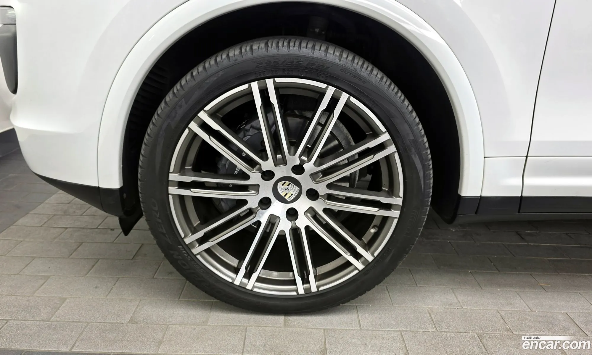 Porsche Cayenne 2017 WP1AF2922HLA32685 — 19