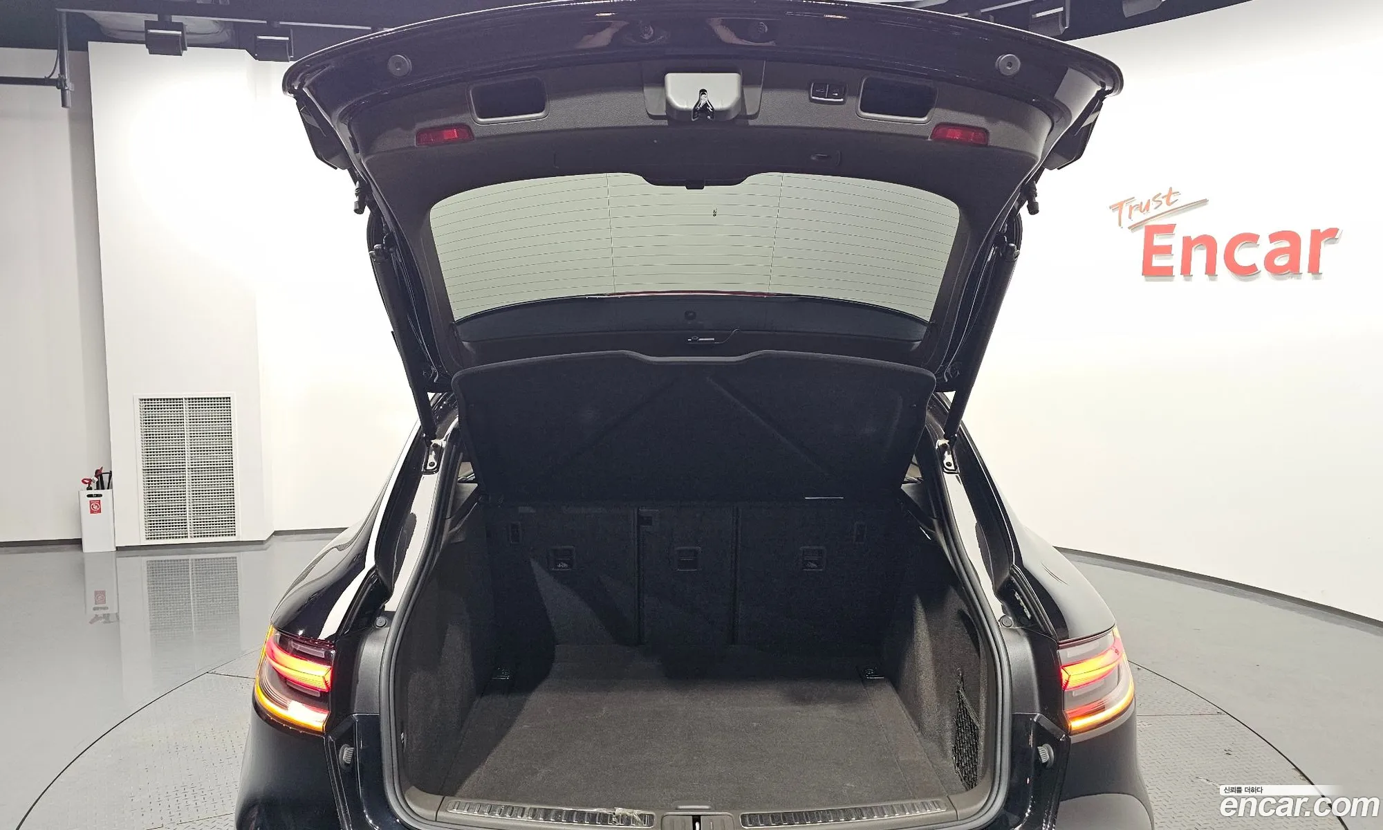 Porsche Macan 2019 WP1AA2958KLB05588 — 17