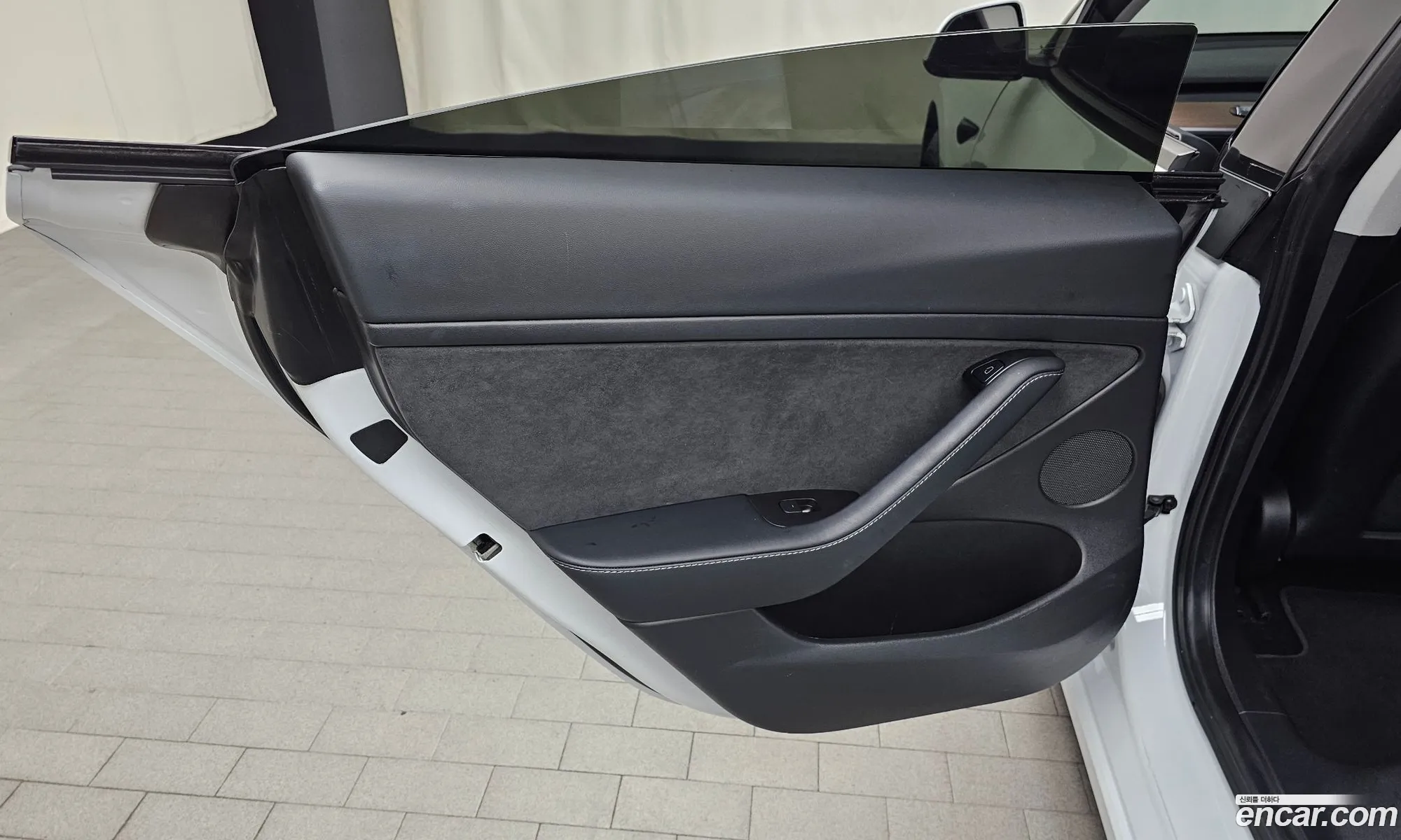 Tesla Model 3 2021 — 30