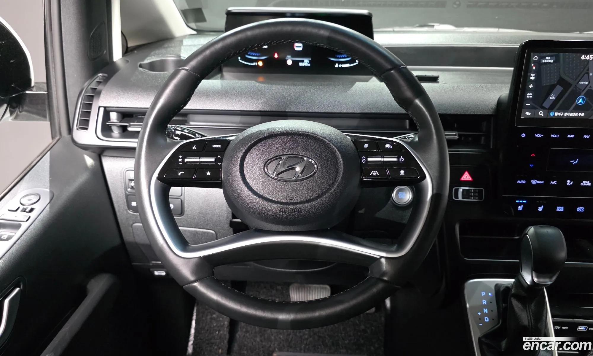 Hyundai Staria 2023 — 17