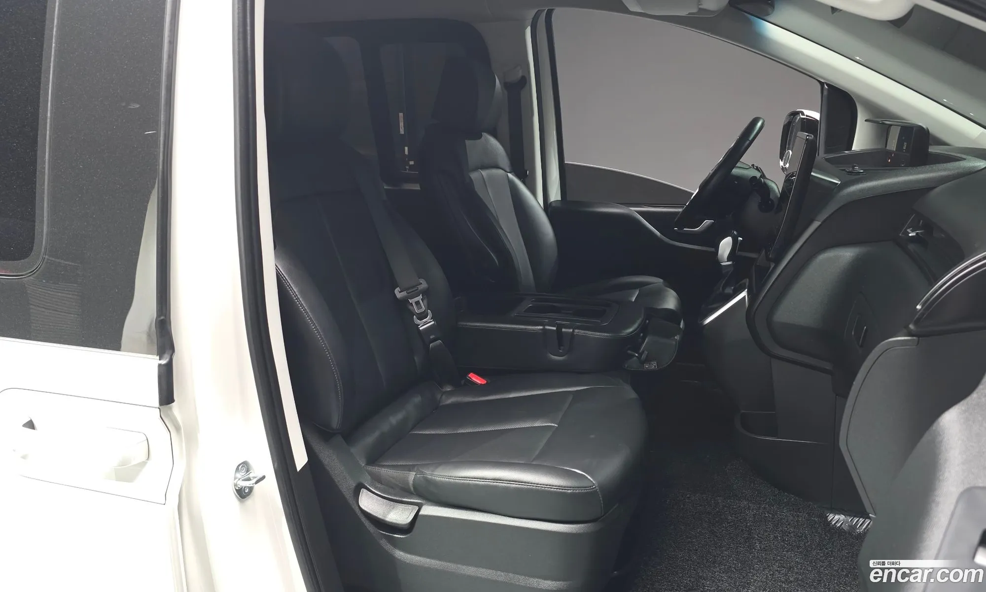 Hyundai Staria 2023 — 2