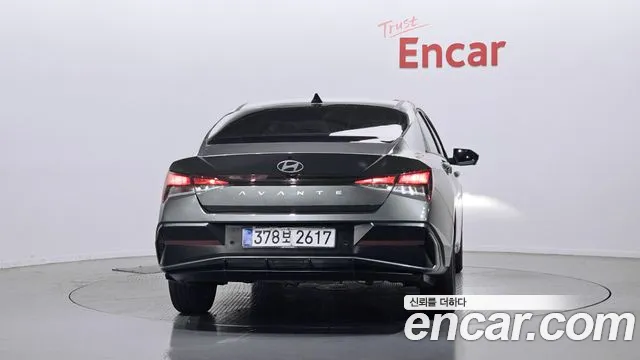 Hyundai Elantra 2026 — 3