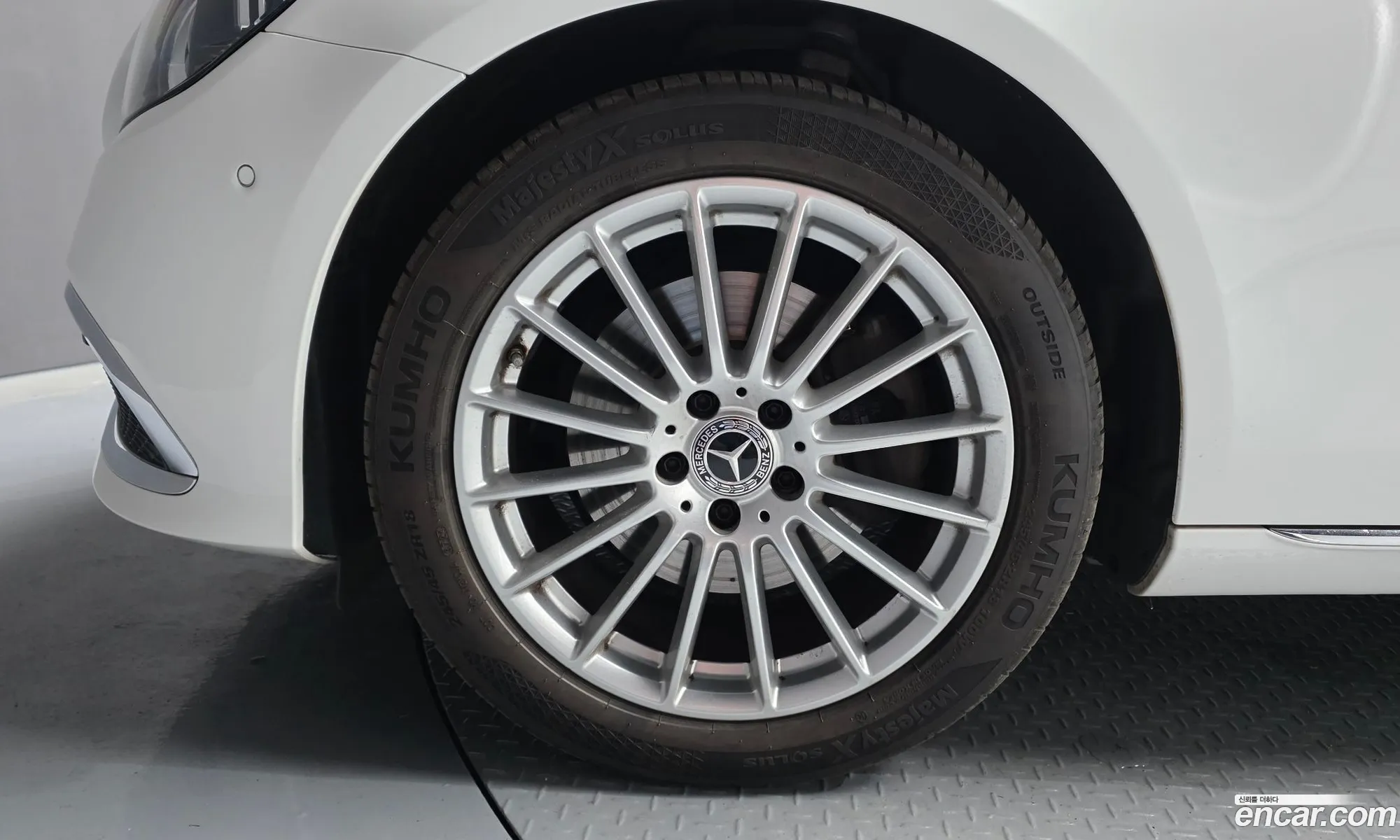 Mercedes-Benz E-Class W213 2022 — 31
