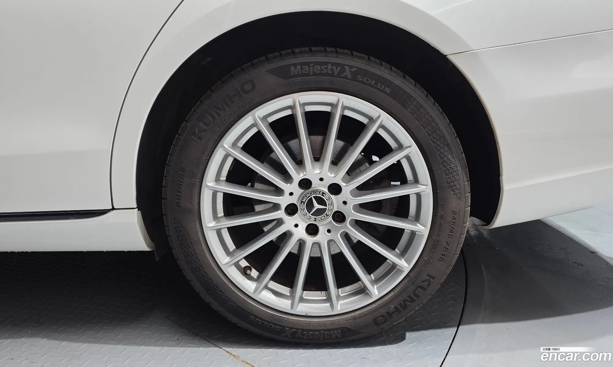 Mercedes-Benz E-Class W213 2022 — 32