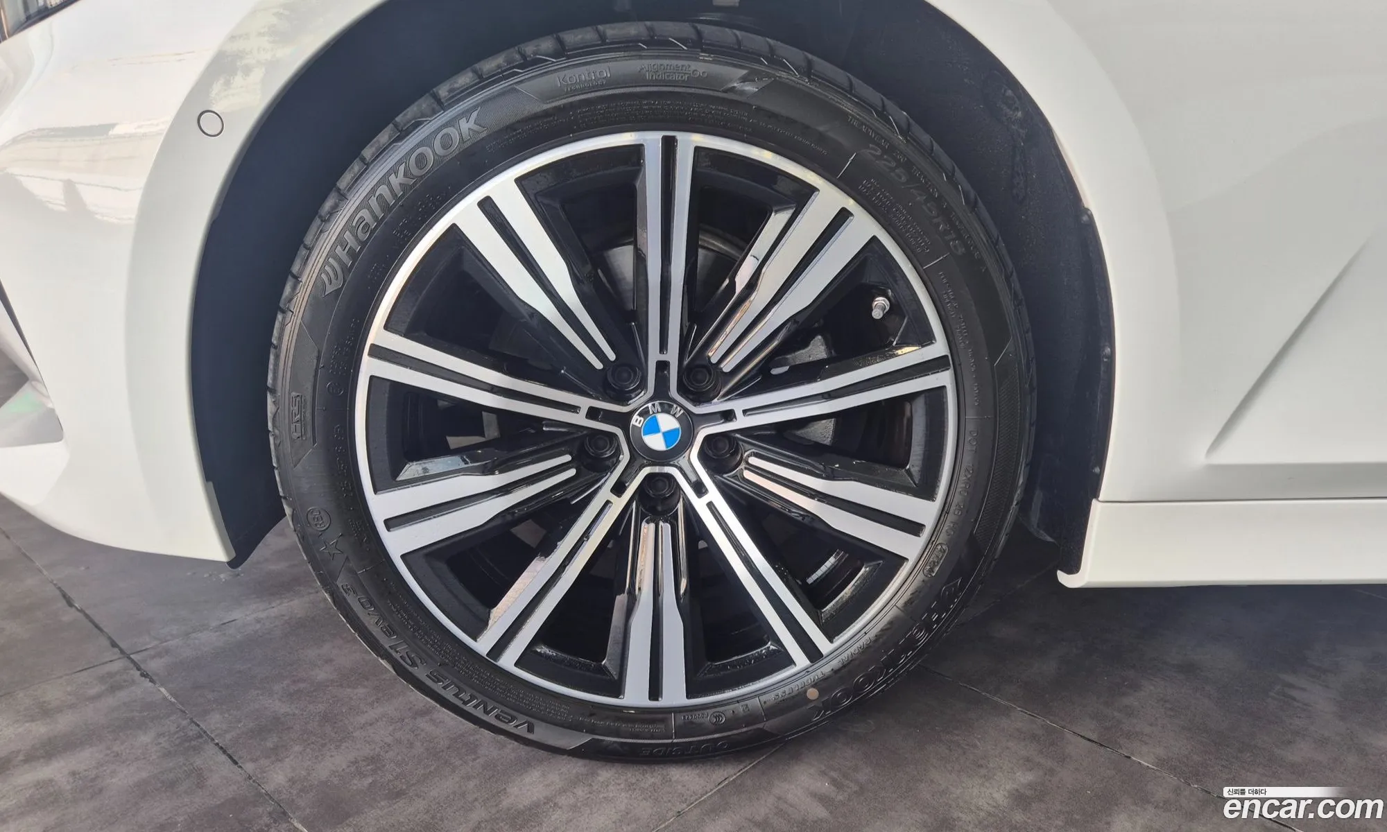 BMW 3 Series 2025 — 3