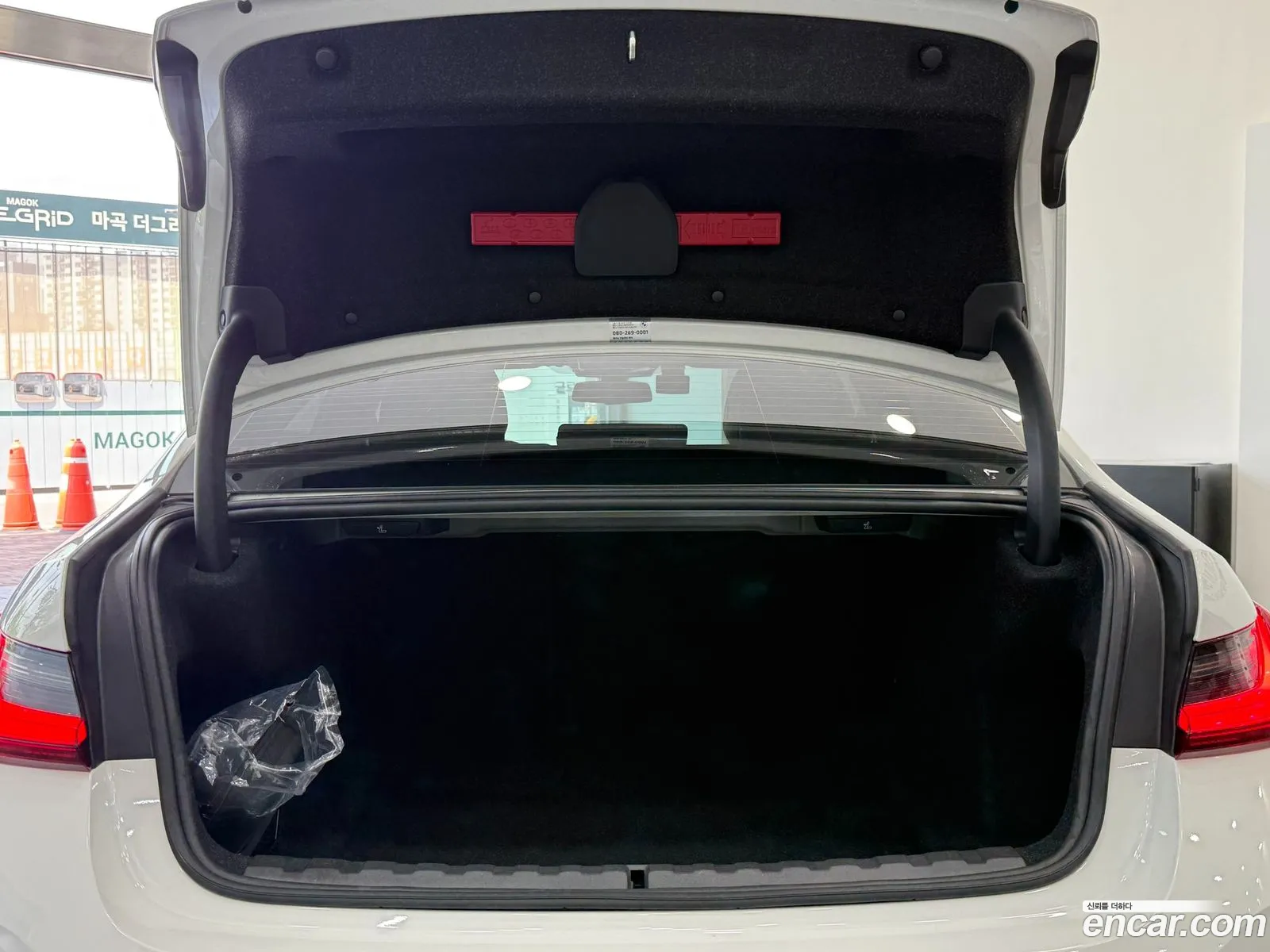 BMW 3 Series 2025 — 18